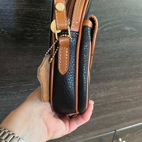 EUC  Delane Canada Pebbled Leather Black & Caramel Leather Crossbody Bag - Picture 5 of 13